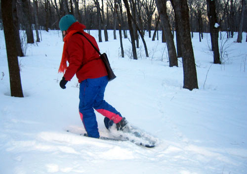 Alison aan het Sneeuwschoenwandelen